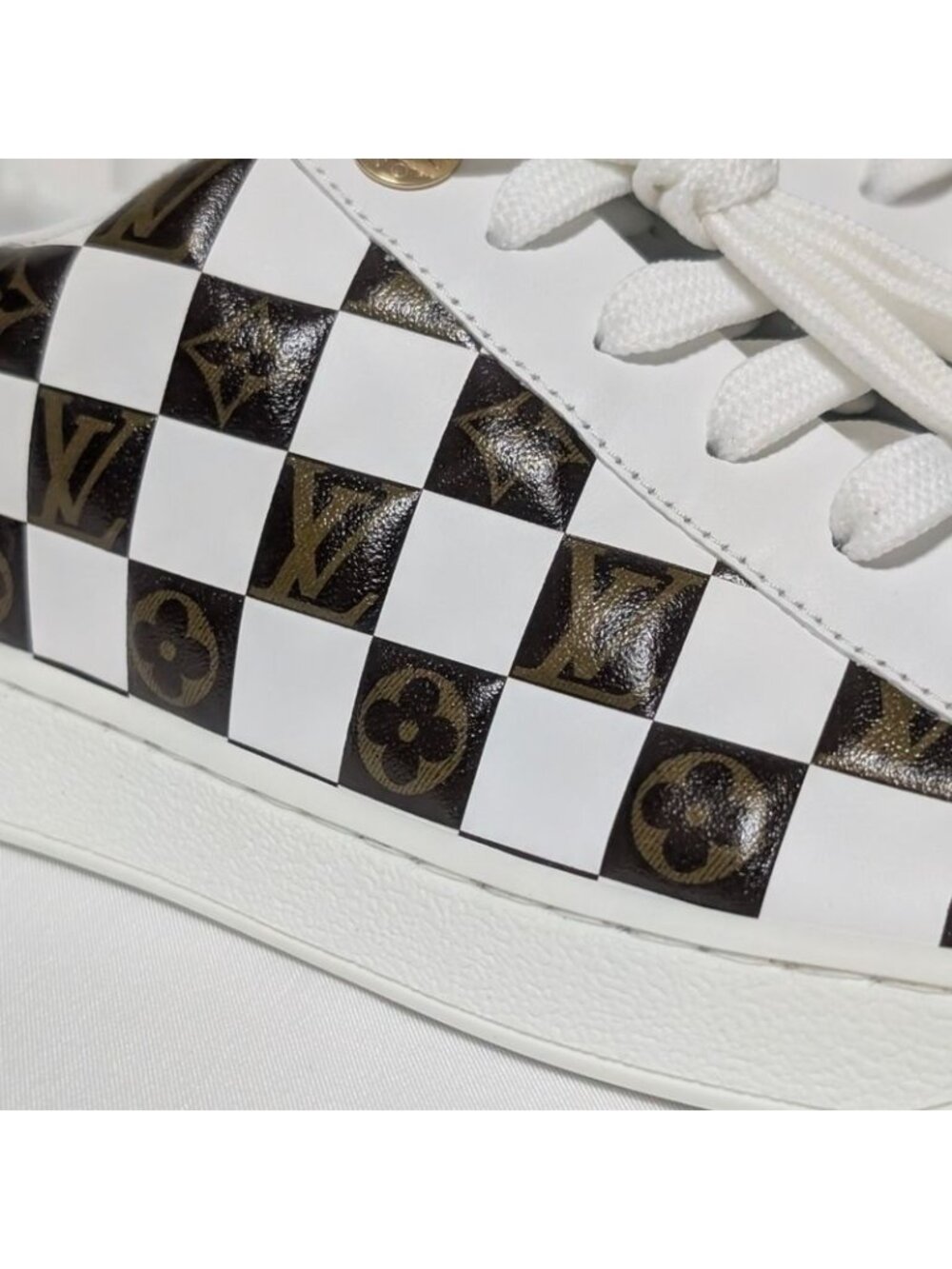 Louis Vuitton Front Row Sneaker - Picture 2 of 10